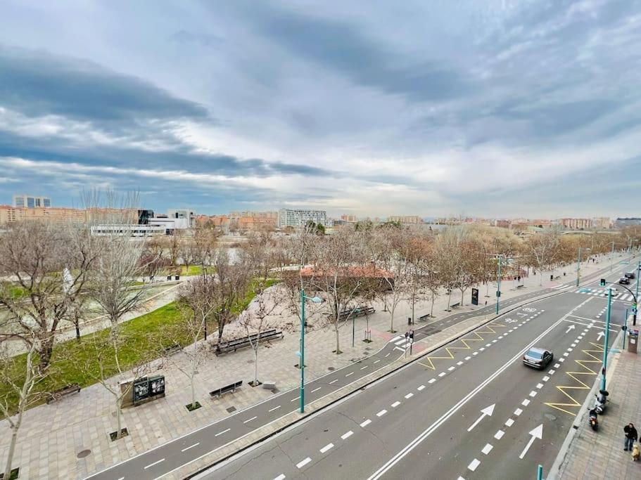A Orillas Del Pilar Con Parking Zaragoza Eksteriør bilde
