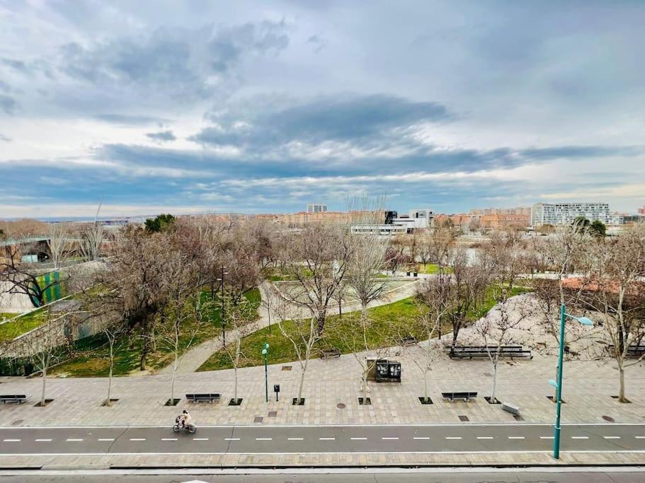 A Orillas Del Pilar Con Parking Zaragoza Eksteriør bilde
