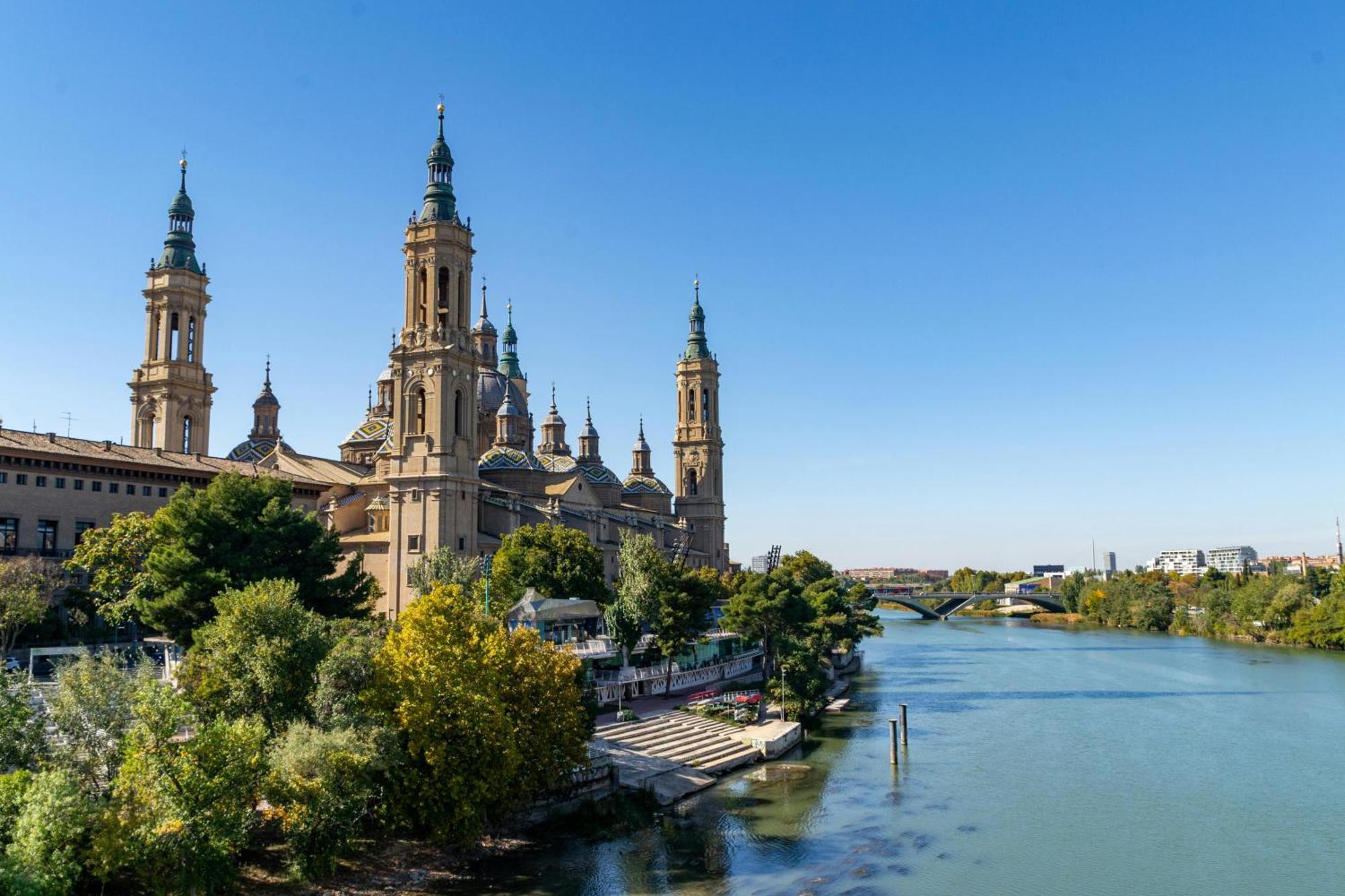 A Orillas Del Pilar Con Parking Zaragoza Eksteriør bilde