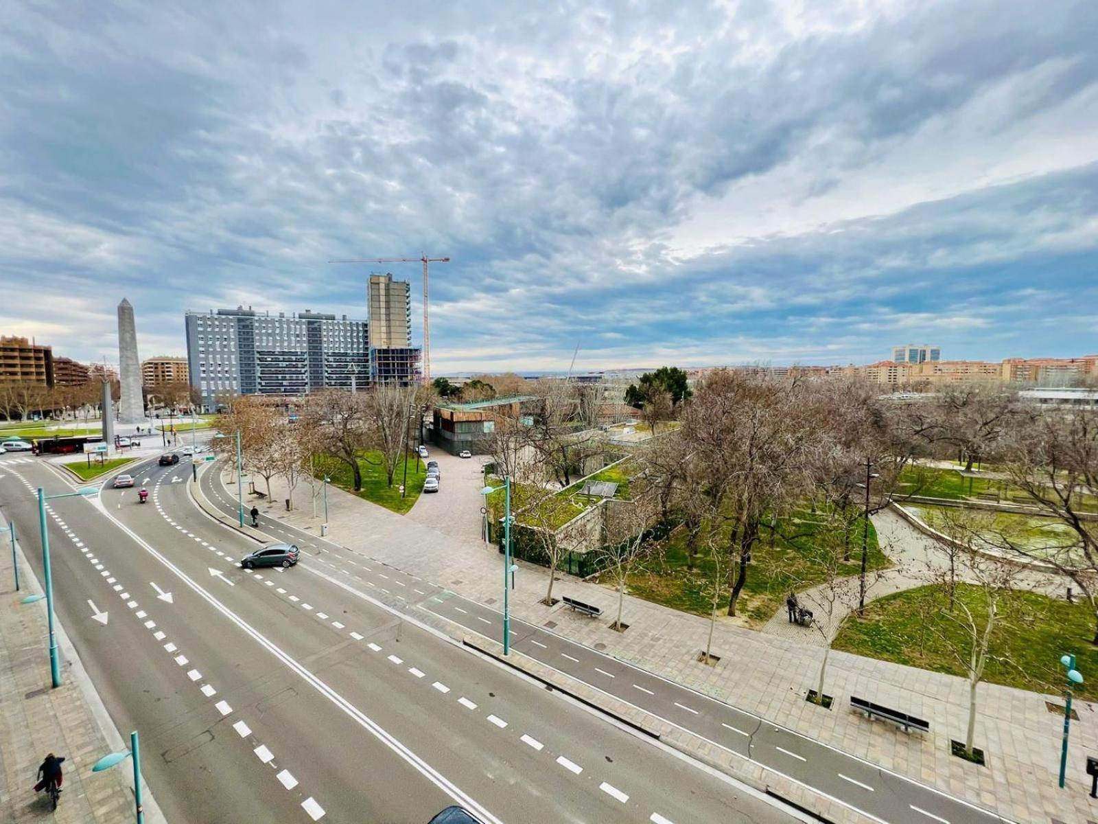 A Orillas Del Pilar Con Parking Zaragoza Eksteriør bilde